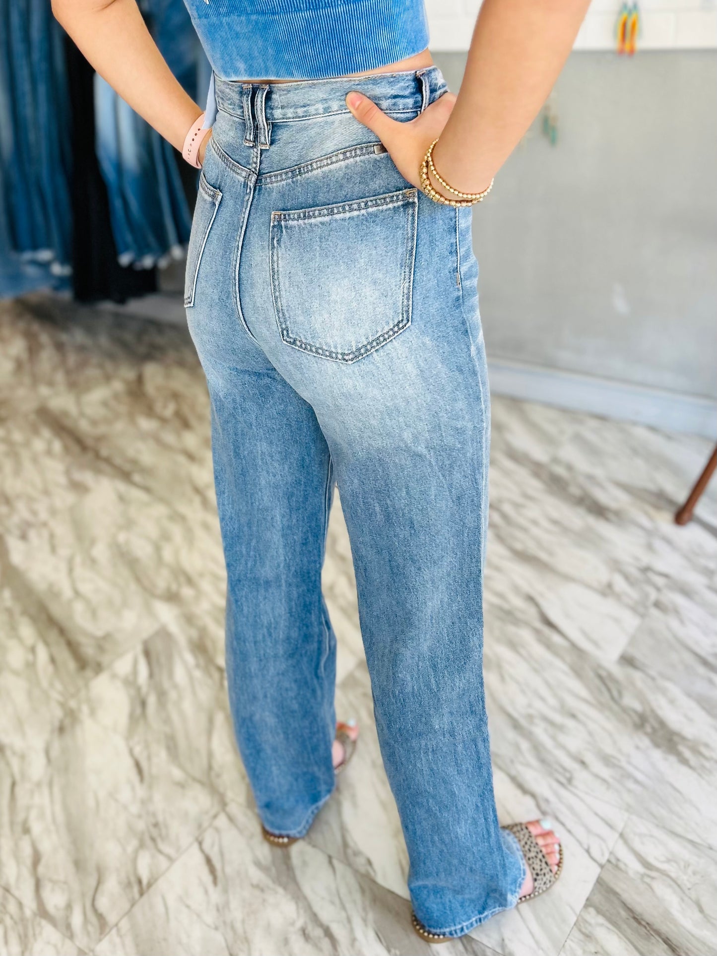 Naomi Ultra 90s Distressed Light Relaxed Straight Denim