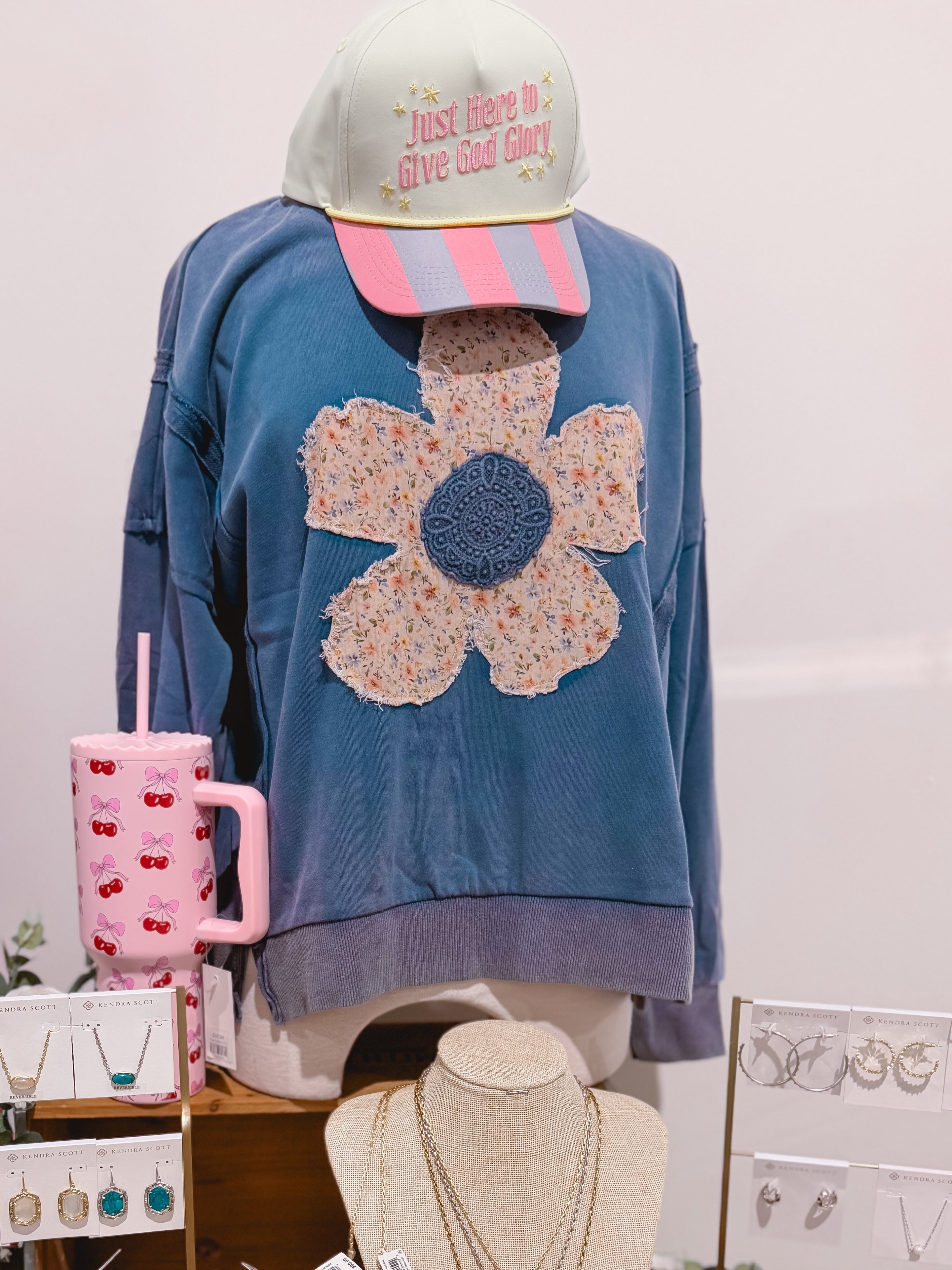 HC-16 Heartfelt Patchwork Daisy 未使用 Totally Daisy Crochet Patch Navy Sweatshirt – Daisy Village